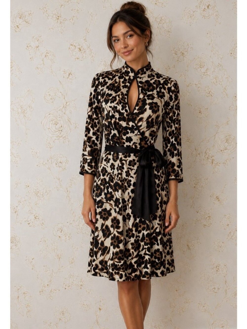Diane Von Furstebberg Wrap Dress Size 2 3/4 Sleeve 100% Silk Wrap Animal Print